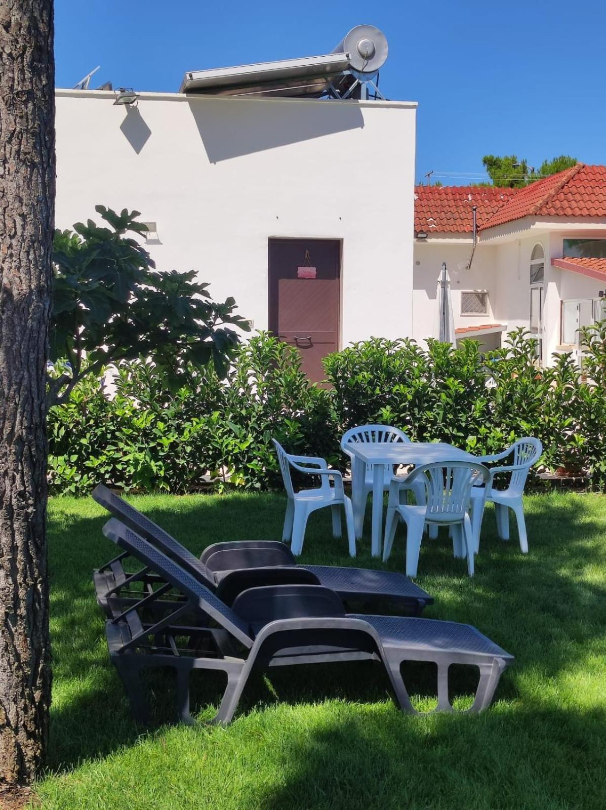 B&B Villa Vittorio Galatone Bagian luar foto